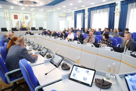 Николай Великдань провел рабочее совещание депутатов и сотрудников аппарата краевого парламента