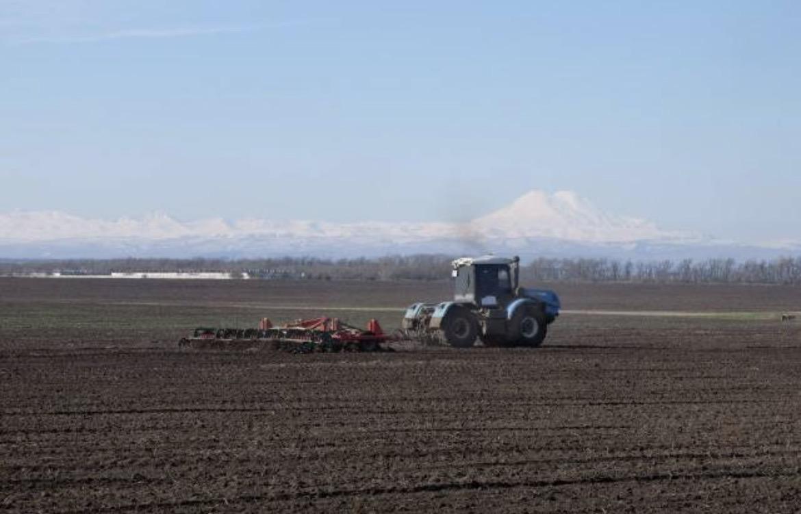 В Предгорном округе стартовали весенние полевые работы