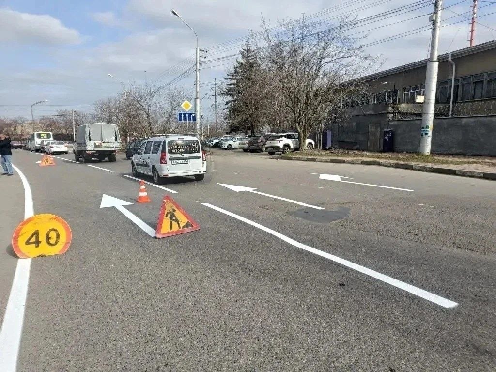 В Ставрополе обновляют дорожную разметку В Ставрополе обновляют дорожную разметку
