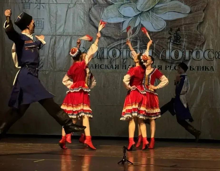 Дмитрий Ворошилов: Образцовый хореографический ансамбль «Казачье Раздолье» школы №19 города Пятигорска покоряет Китай! Дмитрий Ворошилов: Образцовый хореографический ансамбль «Казачье Раздолье» школы №19 города Пятигорска покоряет Китай!