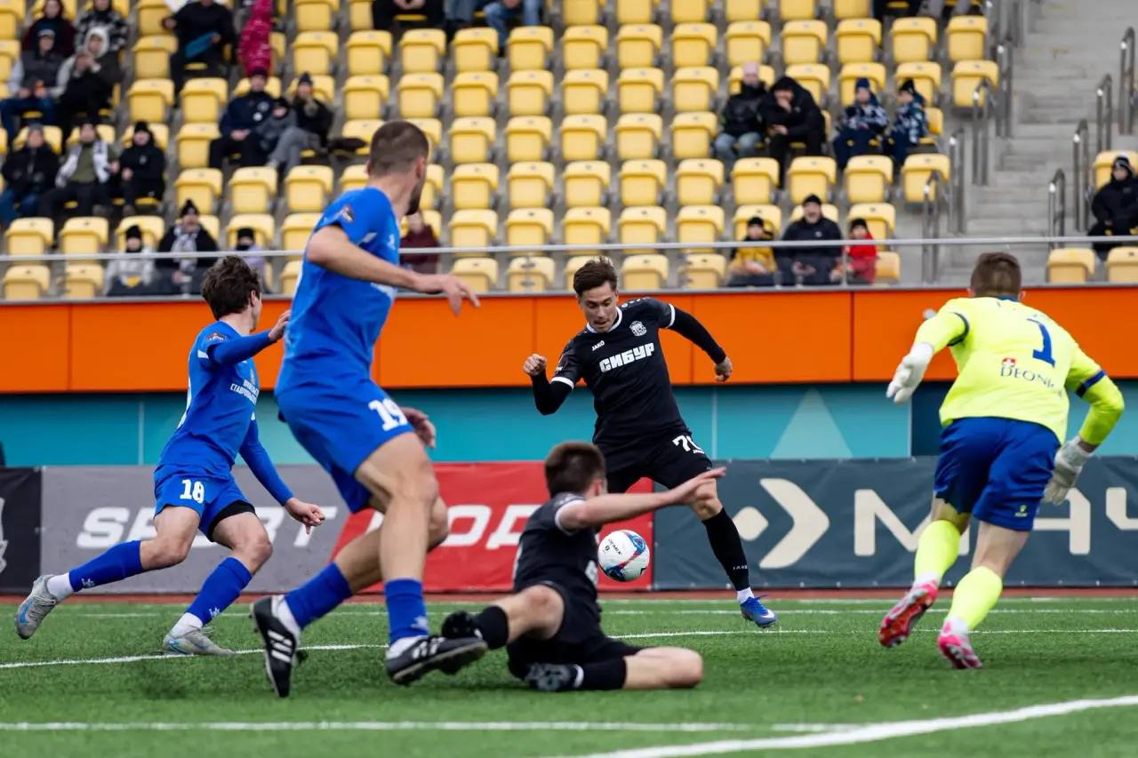 Первый гол «Динамо». В четвертом туре первенства России в «серебряной» группе дивизиона «А» второй лиги ставропольские динамовцы в Сибири мерились силами с представителями «Тюмени» Первый гол «Динамо». В четвертом туре первенства России в «серебряной» группе дивизиона «А» второй лиги ставропольские динамовцы в Сибири мерились силами с представителями «Тюмени»