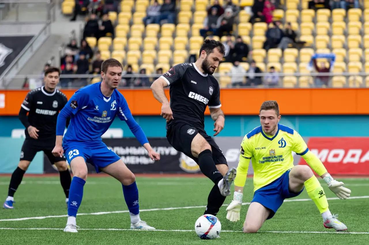 Первый гол «Динамо». В четвертом туре первенства России в «серебряной» группе дивизиона «А» второй лиги ставропольские динамовцы в Сибири мерились силами с представителями «Тюмени» Первый гол «Динамо». В четвертом туре первенства России в «серебряной» группе дивизиона «А» второй лиги ставропольские динамовцы в Сибири мерились силами с представителями «Тюмени»