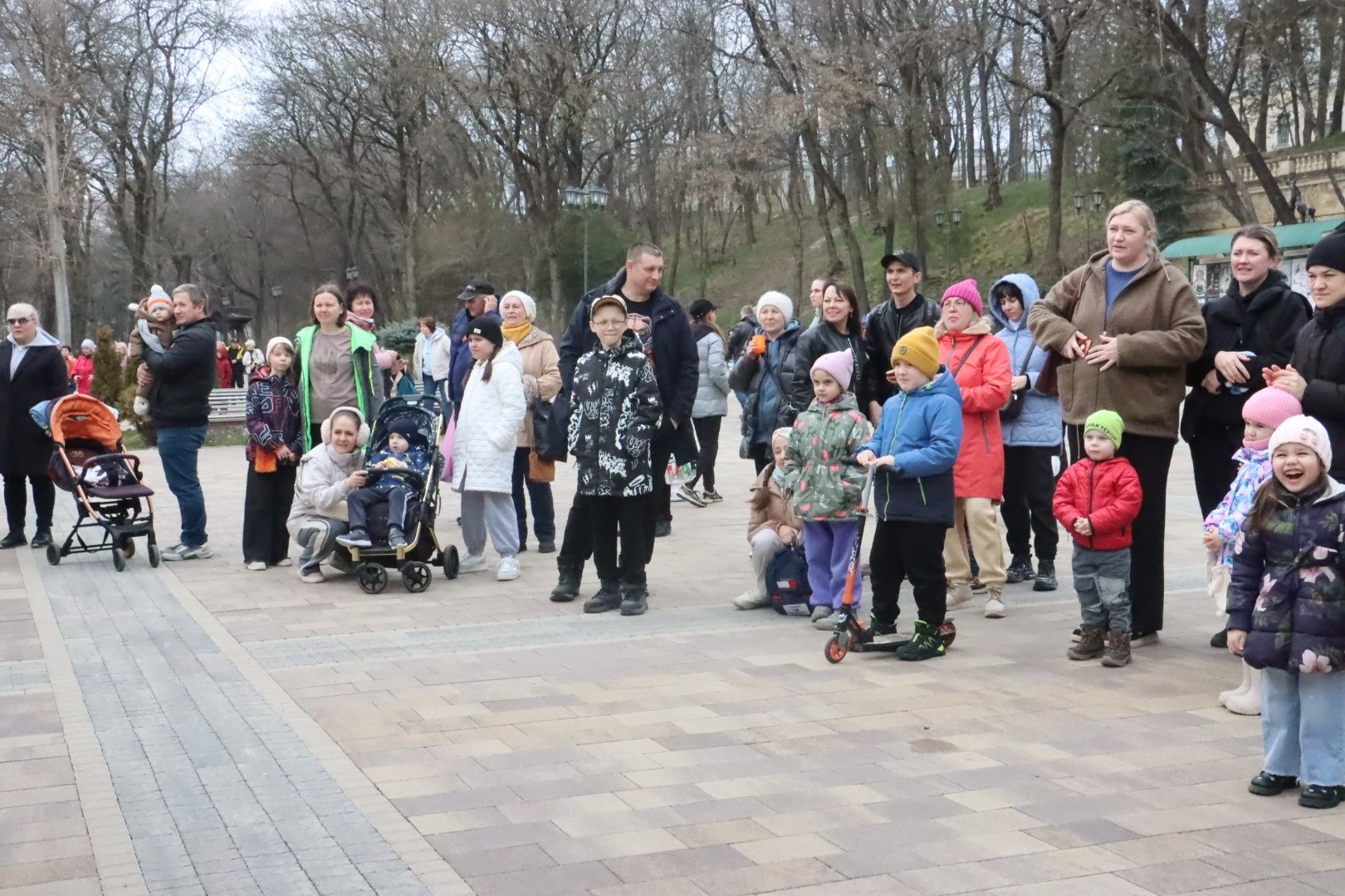 В минувшую субботу в Лечебном парке прошёл праздник кукольного театра «Диво» В минувшую субботу в Лечебном парке прошёл праздник кукольного театра «Диво»