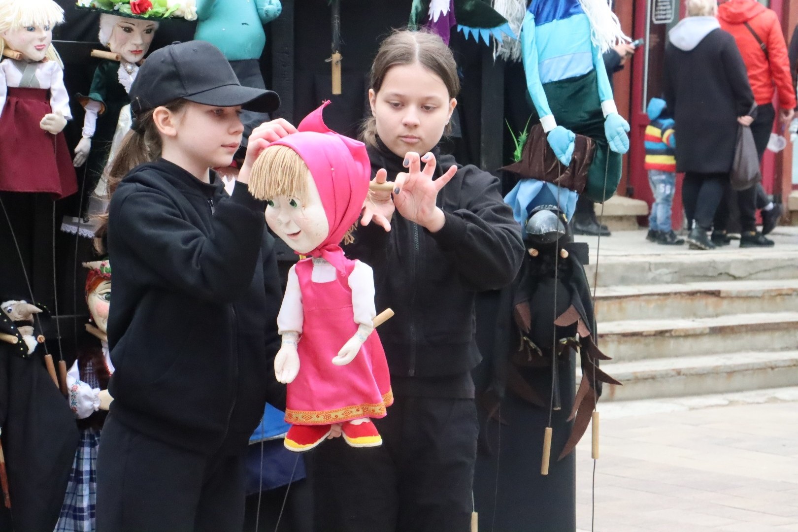 В минувшую субботу в Лечебном парке прошёл праздник кукольного театра «Диво» В минувшую субботу в Лечебном парке прошёл праздник кукольного театра «Диво»