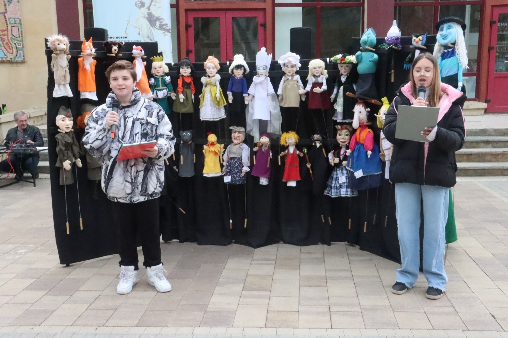 В минувшую субботу в Лечебном парке прошёл праздник кукольного театра «Диво» В минувшую субботу в Лечебном парке прошёл праздник кукольного театра «Диво»