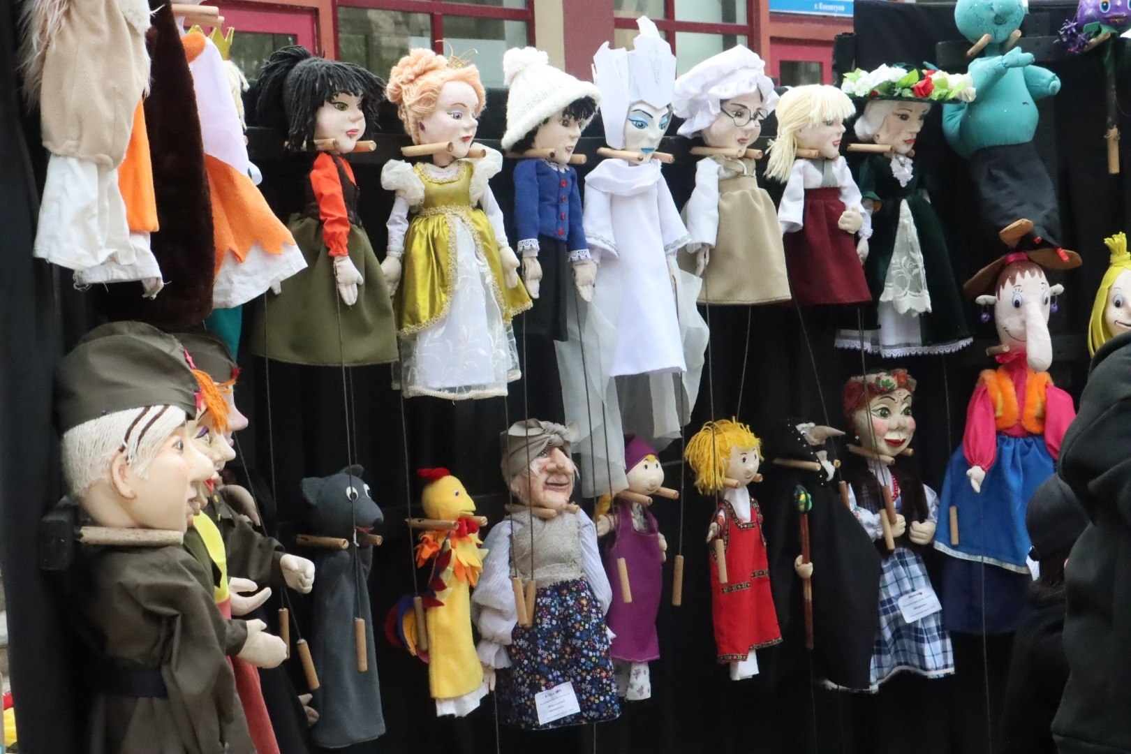 В минувшую субботу в Лечебном парке прошёл праздник кукольного театра «Диво» В минувшую субботу в Лечебном парке прошёл праздник кукольного театра «Диво»