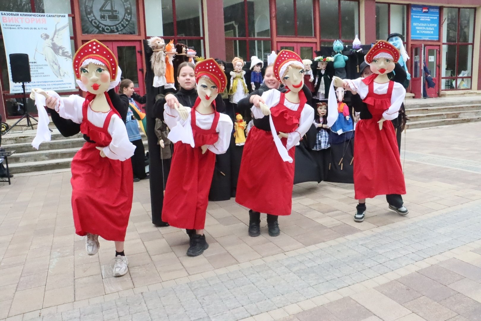 В минувшую субботу в Лечебном парке прошёл праздник кукольного театра «Диво» В минувшую субботу в Лечебном парке прошёл праздник кукольного театра «Диво»