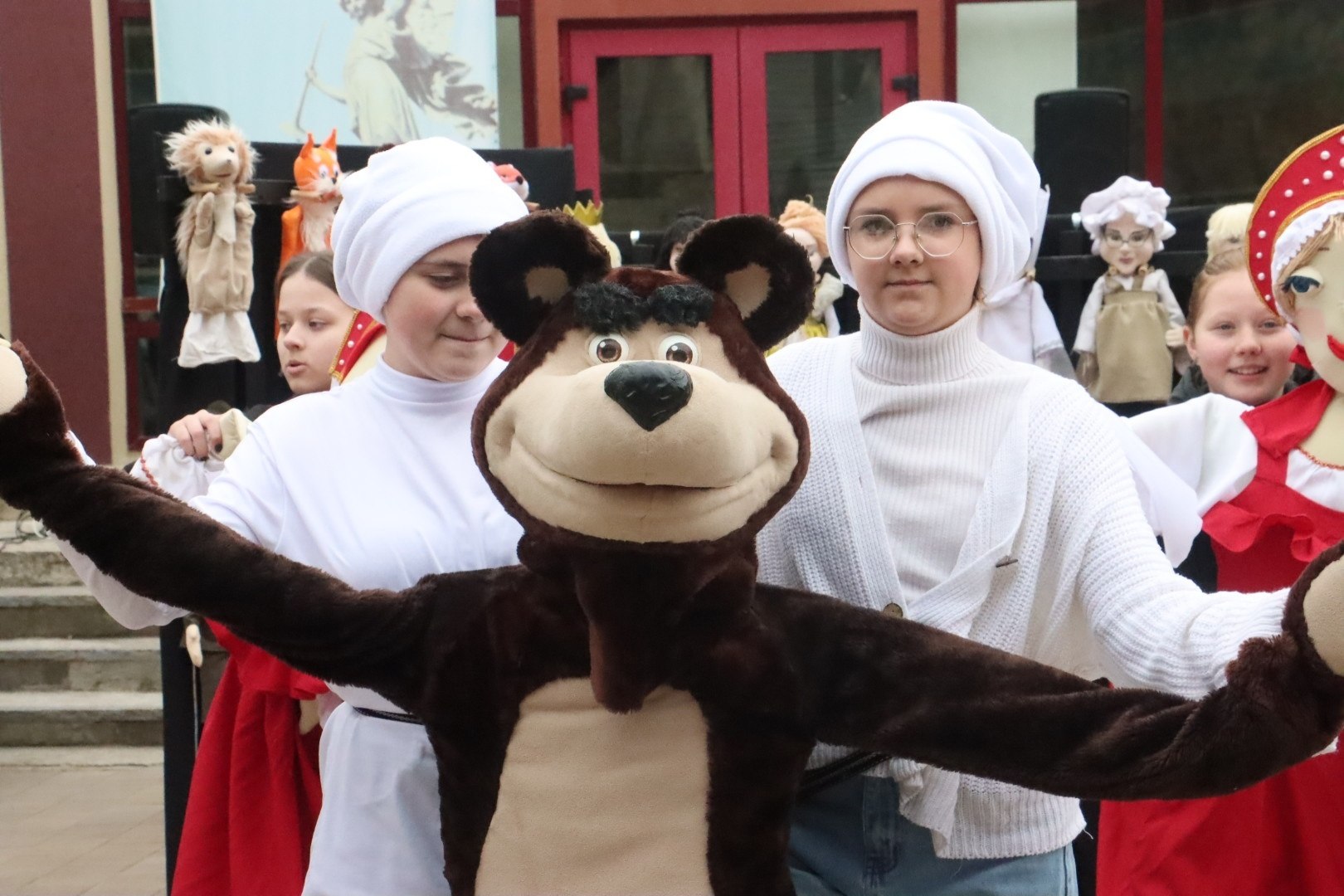 В минувшую субботу в Лечебном парке прошёл праздник кукольного театра «Диво» В минувшую субботу в Лечебном парке прошёл праздник кукольного театра «Диво»