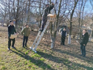 Под девизом «Весна идёт - весне дорогу!» ессентукские школьники МБОУ СОШ № 12 провели экологическую акцию