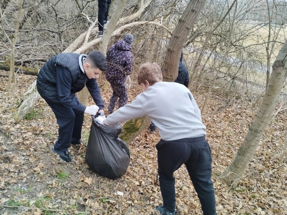 Под девизом «Весна идёт - весне дорогу!» ессентукские школьники МБОУ СОШ № 12 провели экологическую акцию Под девизом «Весна идёт - весне дорогу!» ессентукские школьники МБОУ СОШ № 12 провели экологическую акцию