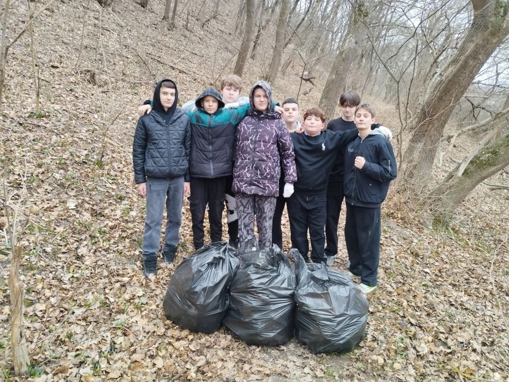 Под девизом «Весна идёт - весне дорогу!» ессентукские школьники МБОУ СОШ № 12 провели экологическую акцию Под девизом «Весна идёт - весне дорогу!» ессентукские школьники МБОУ СОШ № 12 провели экологическую акцию