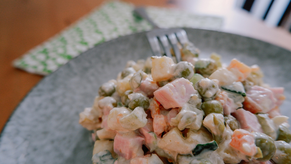 Салат оливье: от ресторанного шедевра до новогодней классики