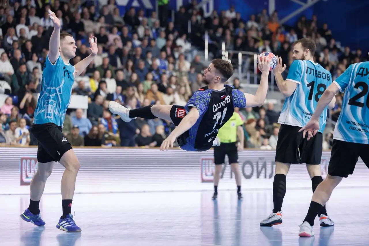 Битва со Снежинском. В очередном матче чемпионата России в мужской суперлиге гандболисты «Виктора» в Ставрополе принимали представителей клуба «Динамо-Сунгуль» из Снежинска Битва со Снежинском. В очередном матче чемпионата России в мужской суперлиге гандболисты «Виктора» в Ставрополе принимали представителей клуба «Динамо-Сунгуль» из Снежинска