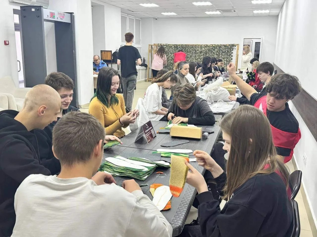 Больше тысячи человек помогают бойцам СВО в патриотических мастерских Ставрополя Больше тысячи человек помогают бойцам СВО в патриотических мастерских Ставрополя