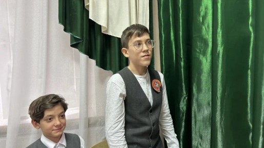 В ессентукской гимназии «Интеллект» прошла встреча учеников с Еленой Ветеръ - деятелем культуры и военным волонтёром