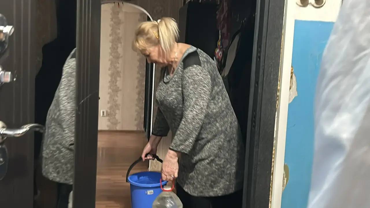 Евгений Моисеев: Волонтеры в помощь!. В Кисловодске волонтеры подключились к помощи пожилым жителям на фоне перебоев с водоснабжением Евгений Моисеев: Волонтеры в помощь!. В Кисловодске волонтеры подключились к помощи пожилым жителям на фоне перебоев с водоснабжением