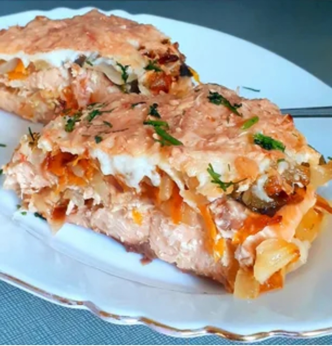 Нежная рыба в ароматном луке и сливочном сыре: неповторимый рецепт