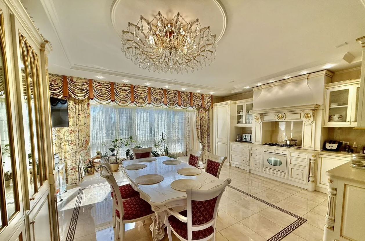 Дом за 144 млн рублей продают в Ставрополе Дом за 144 млн рублей продают в Ставрополе