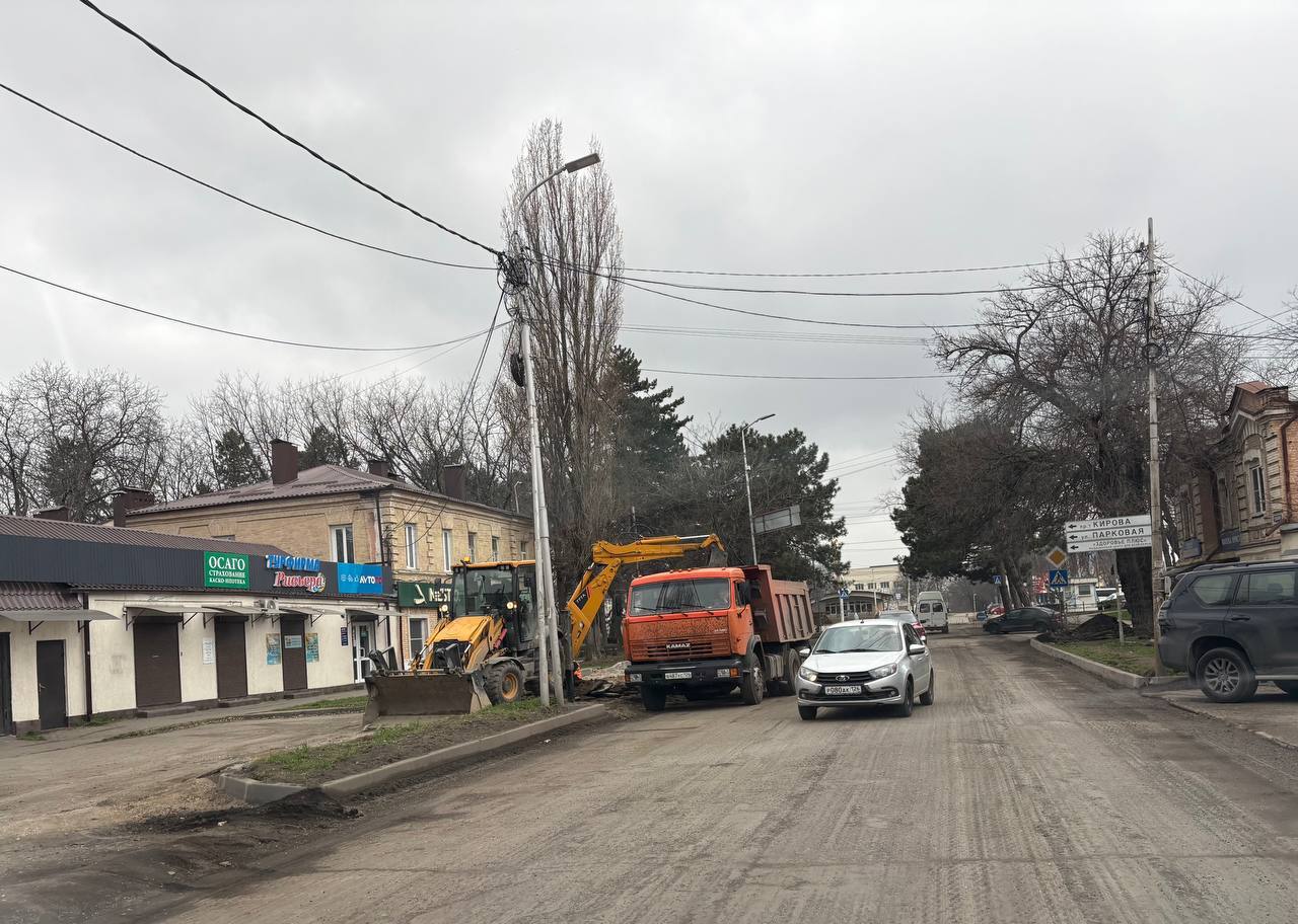 Дмитрий Ворошилов: В рамках национального проекта «Инфраструктура для жизни» идут работы по капитальному ремонту улиц Октябрьской, Козлова и Пастухова Дмитрий Ворошилов: В рамках национального проекта «Инфраструктура для жизни» идут работы по капитальному ремонту улиц Октябрьской, Козлова и Пастухова