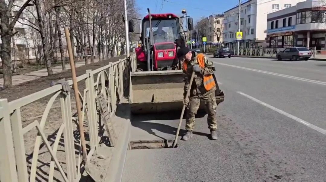 В Ставрополе прочищают ливневую канализацию В Ставрополе прочищают ливневую канализацию