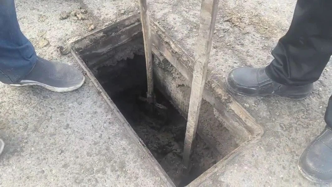 В Ставрополе прочищают ливневую канализацию В Ставрополе прочищают ливневую канализацию