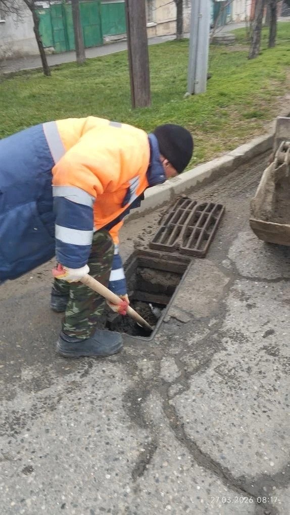 В Ставрополе прочищают ливневую канализацию В Ставрополе прочищают ливневую канализацию