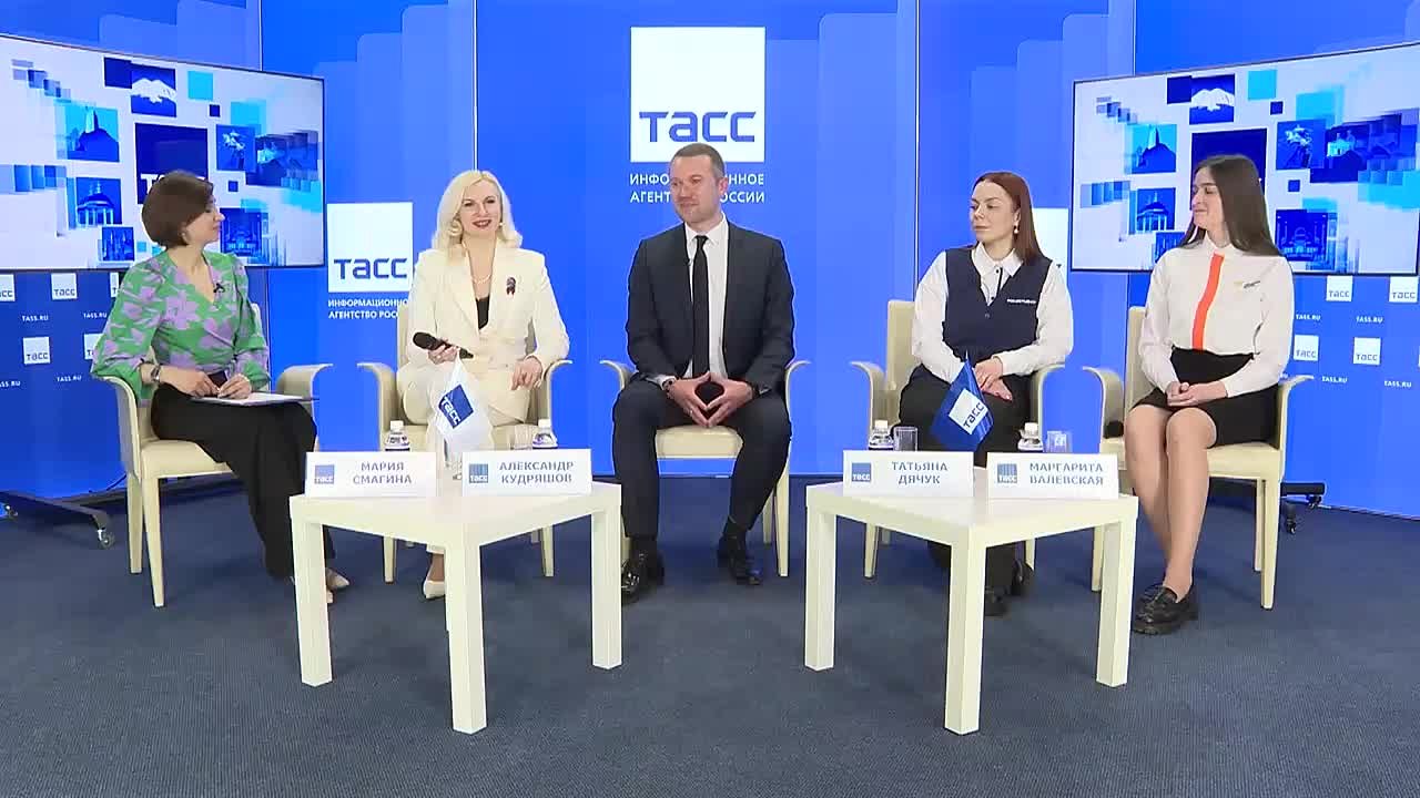 Федеральный окружной форум "Новая философия воспитания" впервые проходит в Пятигорске, он объединил порядка 700 специалистов по воспитанию России и Южной Осетии, родителей, детей