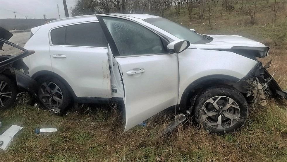 Во встречном столкновении автомобилей в Александровском округе пострадали 2 человека Во встречном столкновении автомобилей в Александровском округе пострадали 2 человека