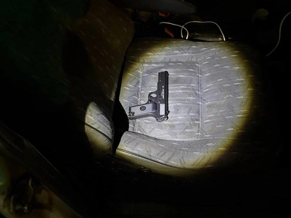 Трое жителей КЧР угрожали мужчине пистолетом в Невинномысске Трое жителей КЧР угрожали мужчине пистолетом в Невинномысске