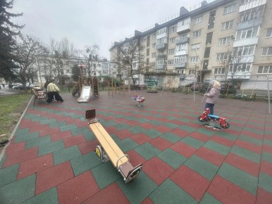 В Ленинском районе Ставрополя обновили три детские площадки