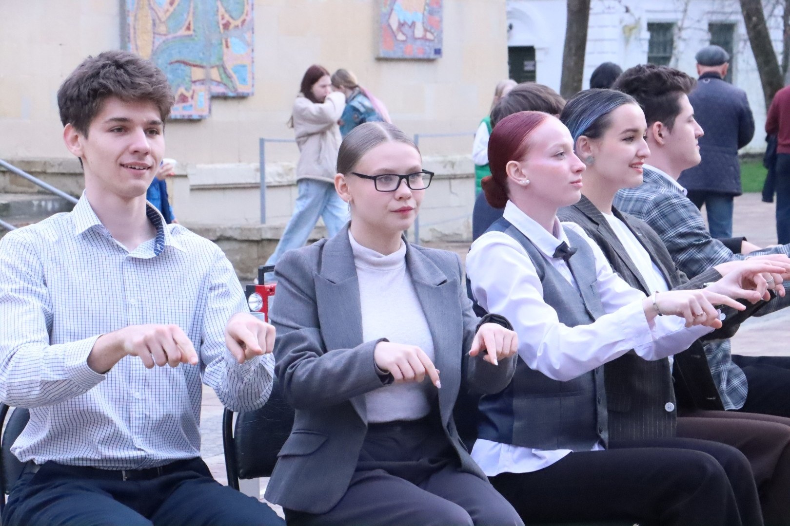 У источника № 4 в Лечебном парке Ессентуков прошёл спектакль «Офис» от Театра неожиданных впечатлений