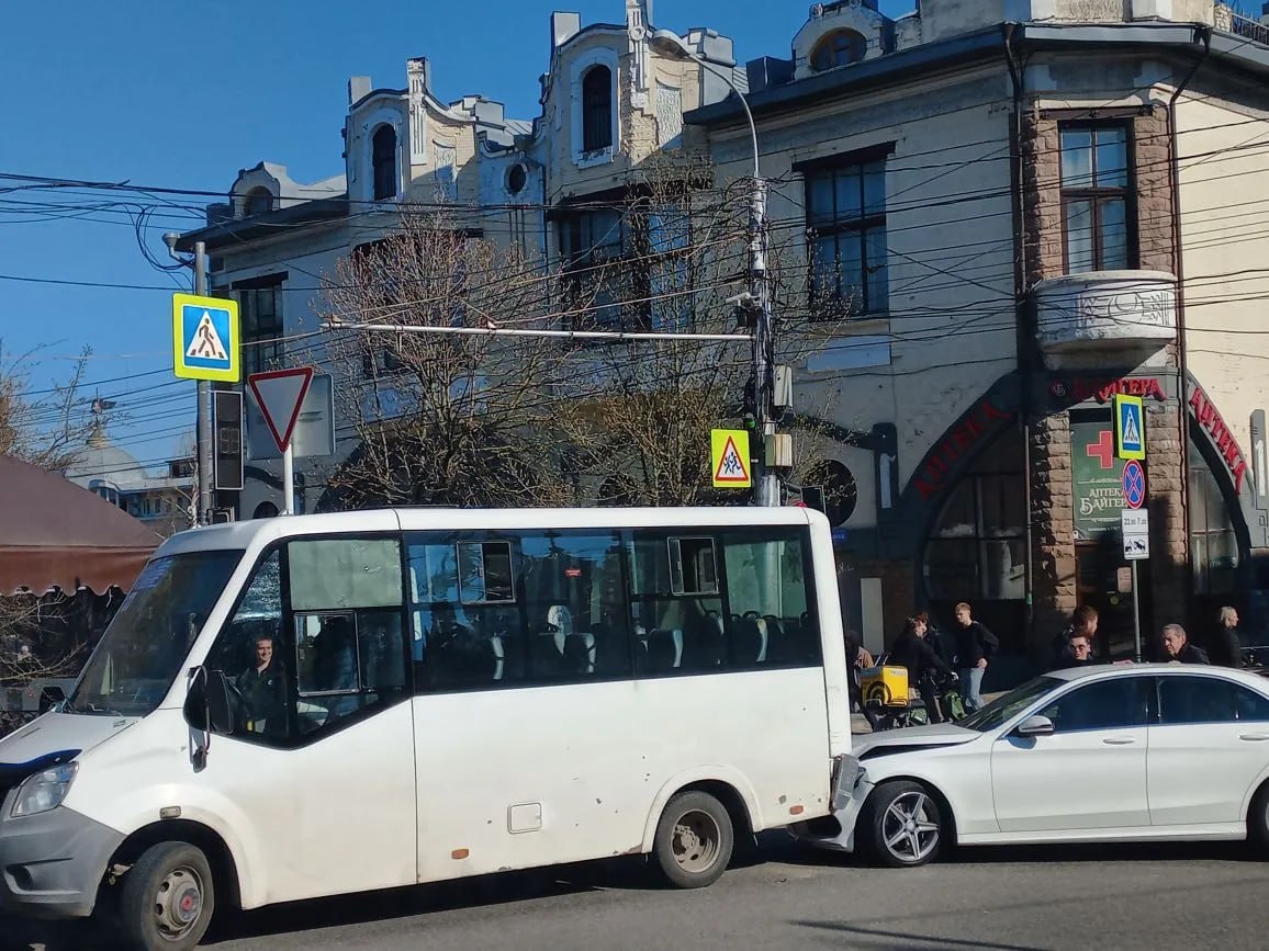 О серьёзной пробке на Карла Маркса/Голенева сообщают наши подписчики