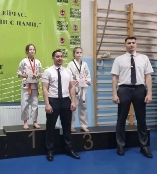 Ученики МБОУ СОШ № 1 из Ессентуков приняли участие в отборочных мероприятиях на краевых соревнованиях по киокусинкай «Врата Кавказа» Ученики МБОУ СОШ № 1 из Ессентуков приняли участие в отборочных мероприятиях на краевых соревнованиях по киокусинкай «Врата Кавказа»
