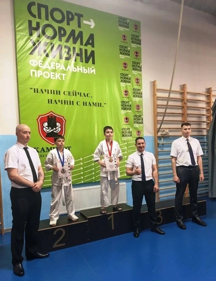 Ученики МБОУ СОШ № 1 из Ессентуков приняли участие в отборочных мероприятиях на краевых соревнованиях по киокусинкай «Врата Кавказа» Ученики МБОУ СОШ № 1 из Ессентуков приняли участие в отборочных мероприятиях на краевых соревнованиях по киокусинкай «Врата Кавказа»