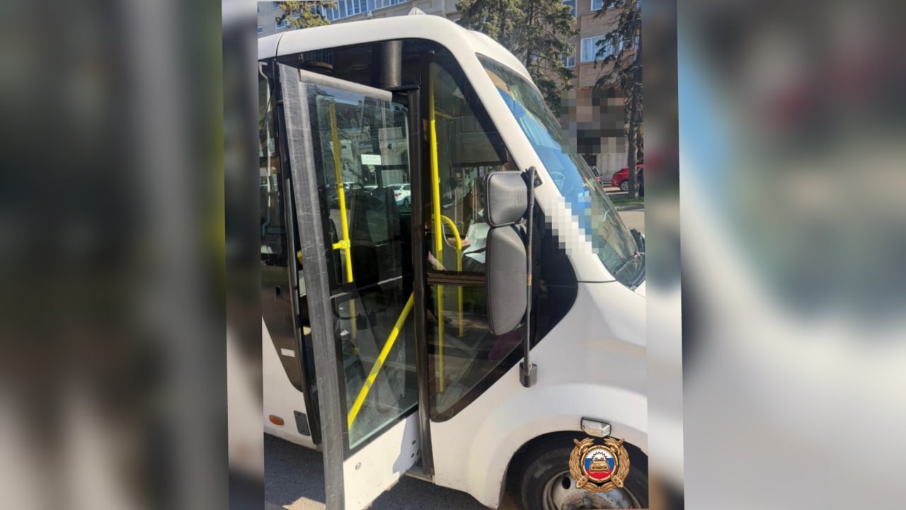 Школьник получил травму головы из-за резкого торможения маршрутки в Ставрополе
