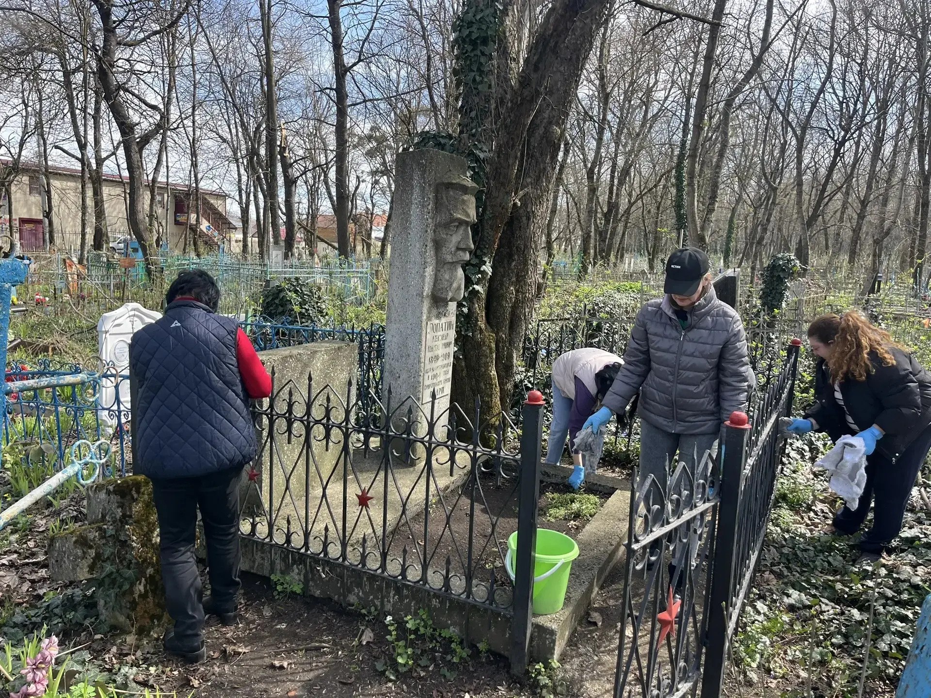 К 9 Мая в Ставрополе подготовят 700 захоронений фронтовиков и 60 объектов воинской славы К 9 Мая в Ставрополе подготовят 700 захоронений фронтовиков и 60 объектов воинской славы