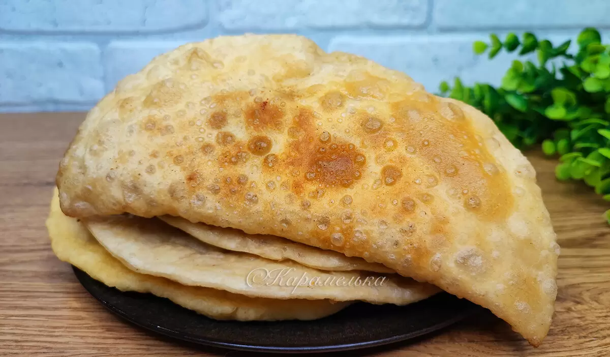 Чебуреки, как из любимой чебуречной: секреты идеального теста