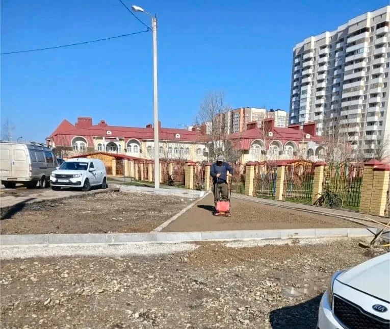 В Ставрополе благоустроят территорию возле нового корпуса школы №39 — в начале года здесь открылся модульный корпус начального образования, где учатся 500 ребят с 1 по 4 класс