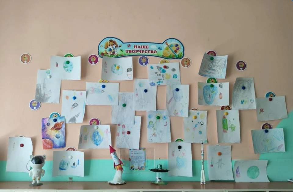 К Дню космонавтики, который мы отмечаем 12 апреля, в ессентукском детском саду № 6 «Чебурашка» случилось настоящее маленькое чудо - педагоги вместе с малышами устроили волшебную выставку рисунков! К Дню космонавтики, который мы отмечаем 12 апреля, в ессентукском детском саду № 6 «Чебурашка» случилось настоящее маленькое чудо - педагоги вместе с малышами устроили волшебную выставку рисунков!
