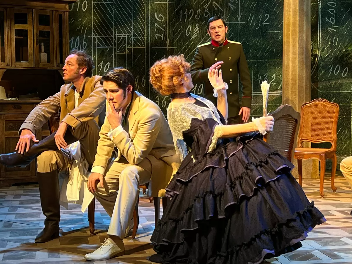 Завтрак у предводителя: яркая премьера в театре Et Cetera