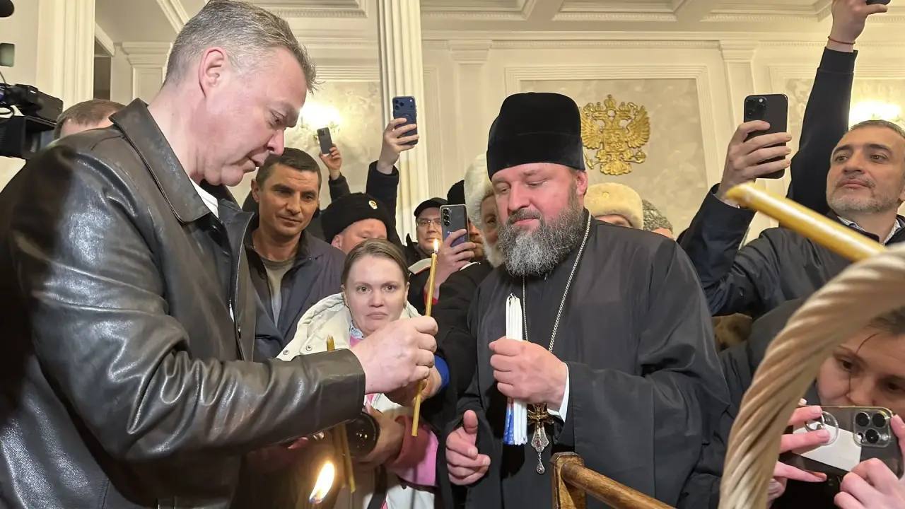 Частица Благодатного огня прибыла в Минеральные Воды из Иерасулима Частица Благодатного огня прибыла в Минеральные Воды из Иерасулима