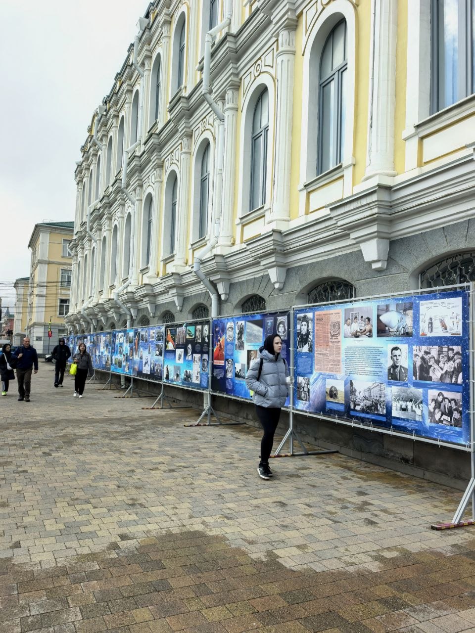 У фасада музея-заповедника открылась фотодокументальная выставка «Космические дали ставропольцев» У фасада музея-заповедника открылась фотодокументальная выставка «Космические дали ставропольцев»