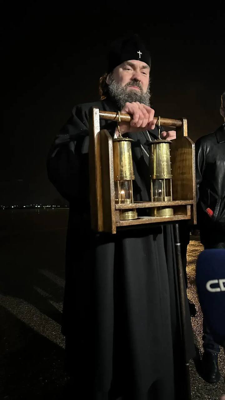 Частица Благодатного огня прибыла в Минеральные Воды из Иерасулима Частица Благодатного огня прибыла в Минеральные Воды из Иерасулима