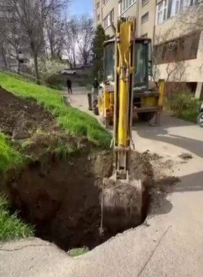 Авария на теплотрассе оставила без тепла 100 домов Кисловодска