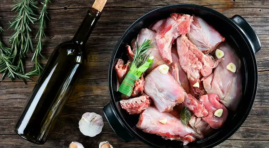 Как приготовить кролика в духовке: секреты сочного мяса и 10 вкусных рецептов