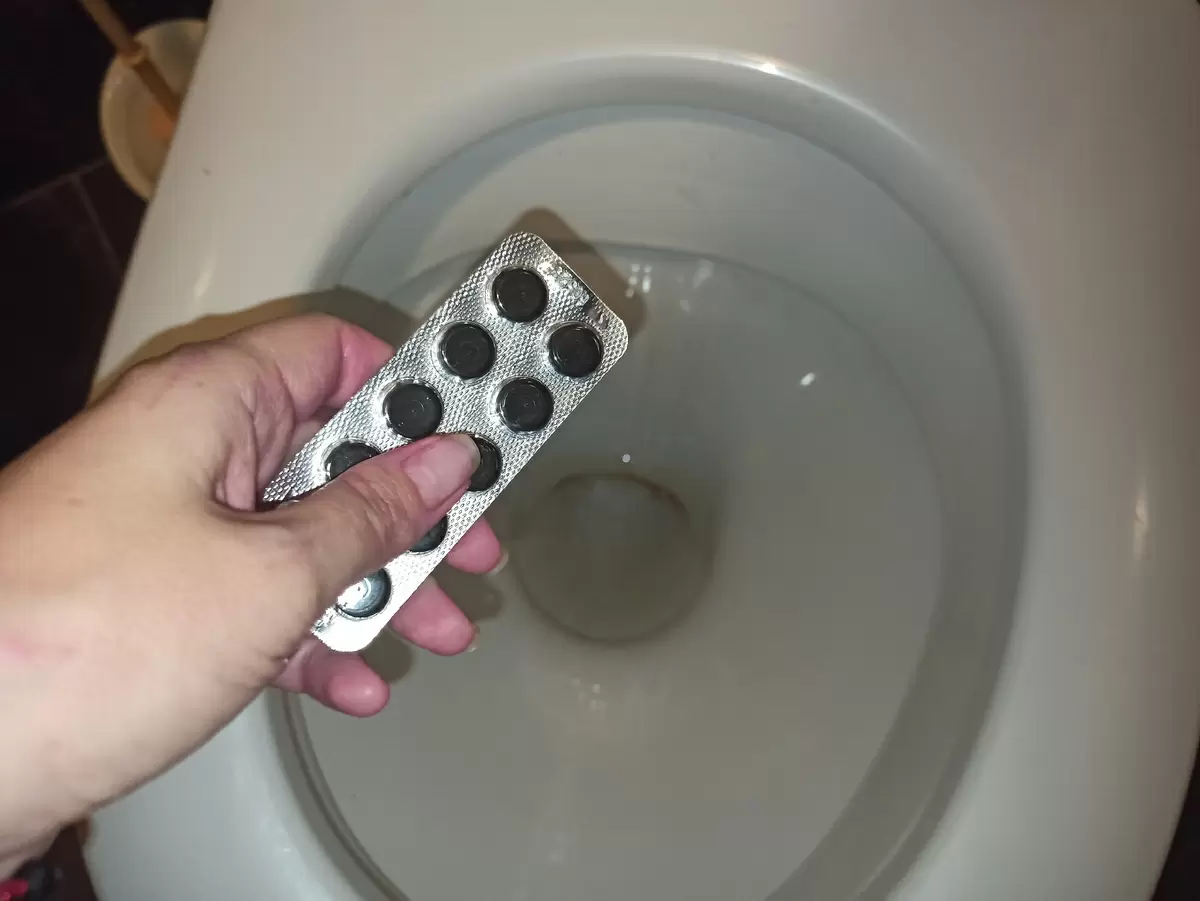 Устранение засоров и плесени с помощью обычных аптечных средств