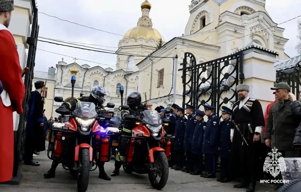Огнеборцы МЧС Ставрополья приняли участие в Пасхальном крестном ходе Огнеборцы МЧС Ставрополья приняли участие в Пасхальном крестном ходе