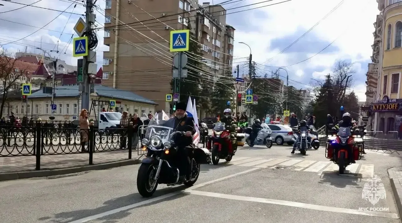 Огнеборцы МЧС Ставрополья приняли участие в Пасхальном крестном ходе Огнеборцы МЧС Ставрополья приняли участие в Пасхальном крестном ходе