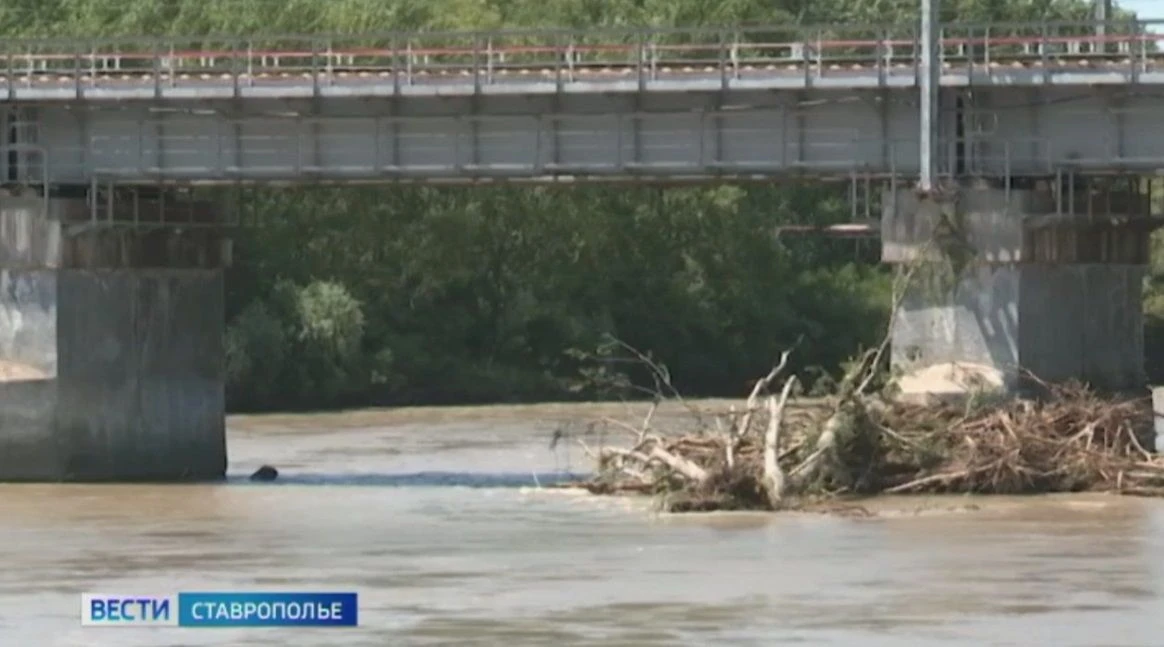 Паводковая обстановка в Ставропольском крае находится на особом контроле, заявил губернатор Владимир Владимиров