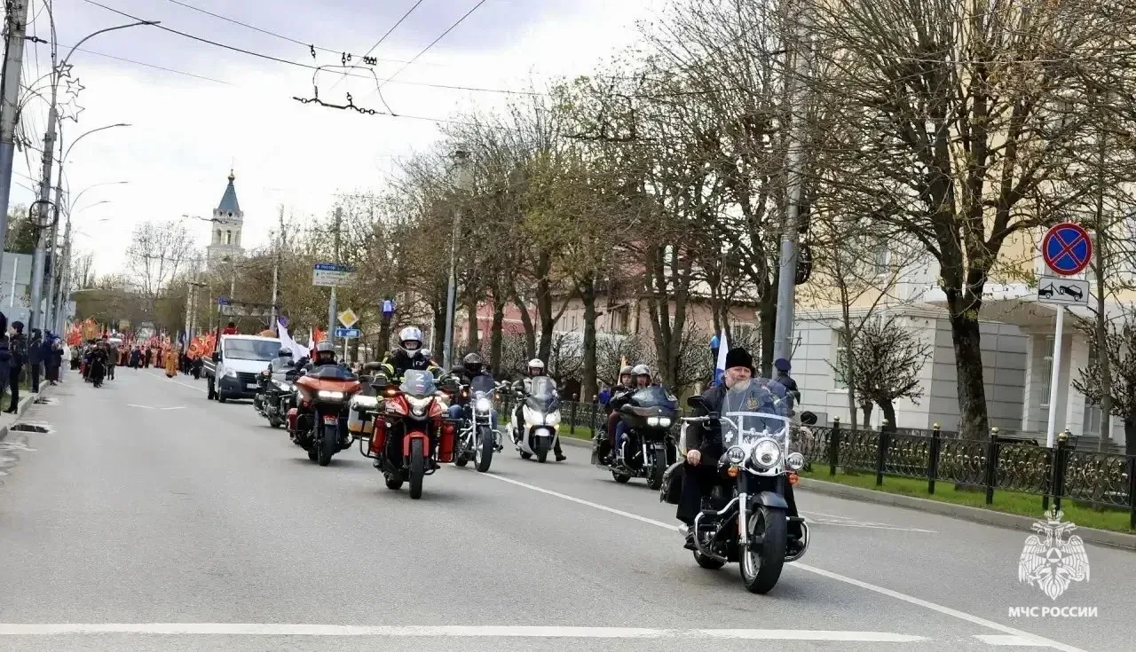 Огнеборцы МЧС Ставрополья приняли участие в Пасхальном крестном ходе